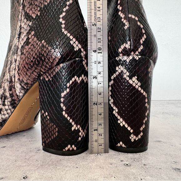 VINCE CAMUTO Dannia Bootie 7.5 Mauve Multi Tricolor Snake Leather Block Heel New - Picture 12 of 13